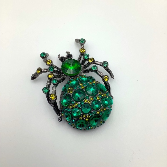 🎄🎄Creepy Green Gem Spider Brooch - Picture 1 of 3